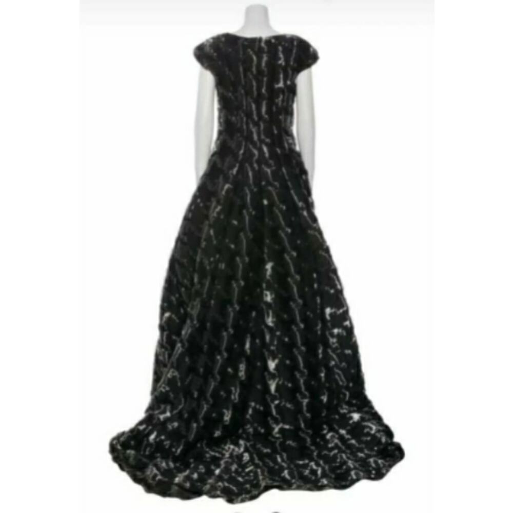 Carolina Herrera Haute Couture Gown - Red carpet - Picture 4 of 5